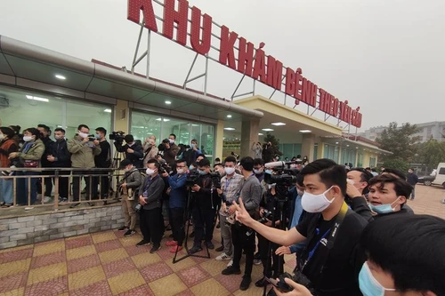 Bốn điểm đầu tiên bắt đầu tiêm vaccine Covid-19, 3 Thứ trưởng Bộ Y tế đi kiểm tra 