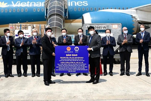 Quốc hội bàn giao 200.000 liều vaccine AZ và hàng hoá trị giá nghìn tỷ đồng được châu Âu ủng hộ