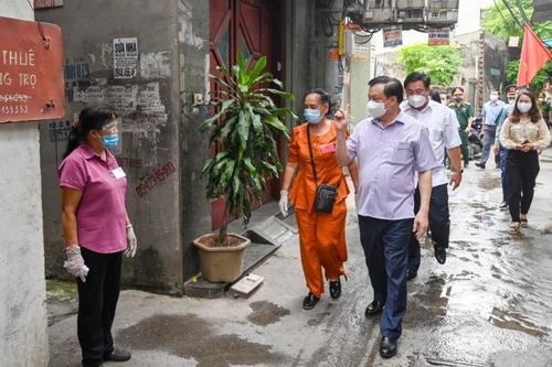 Bí thư Thành ủy Hà Nội lý giải việc “mở cửa từng bước”, cảnh báo tâm lý chủ quan