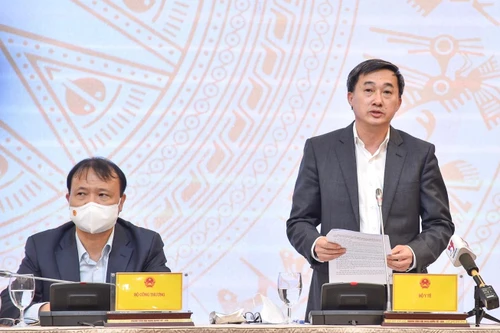 Vì sao khi dư luận phản ánh, Bộ Y tế mới giải thích về việc gia hạn vaccine Pfizer?