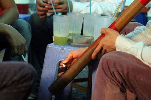 Nam thanh niên 18 tuổi co giật toàn thân, ngã đập đầu sau khi hút thuốc lào