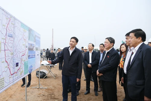 Đoàn giám sát của Quốc hội thị sát công trường, đánh giá cao tiến độ dự án Vành đai 4