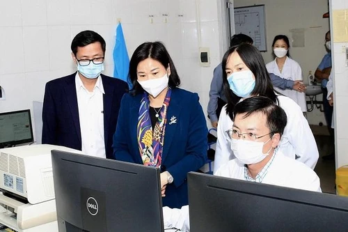 Lãnh đạo Thành ủy biểu dương CDC Hà Nội gồng mình hết sức chống dịch