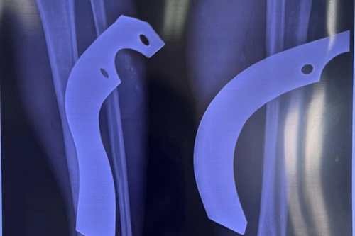 Người đàn ông ở Đông Anh bị lưỡi cày găm sâu vào chân, phải nhập viện cấp cứu