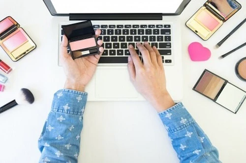 Hà Nội siết chặt tình trạng mua bán mỹ phẩm trôi nổi qua mạng xã hội