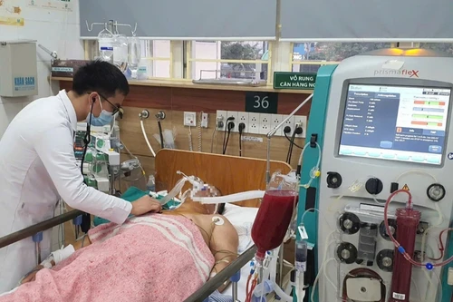 Vụ ngộ độc ở Long Biên làm 2 người chết: Do hóa chất cực độc có trong rượu