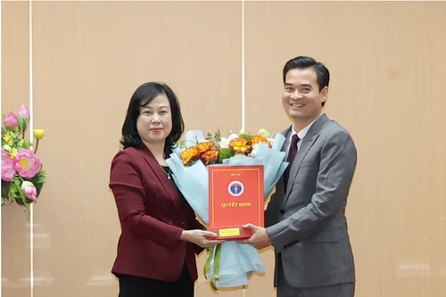 Bộ Y tế bổ nhiệm Phó Cục trưởng Cục An toàn thực phẩm và hai Phó Vụ trưởng