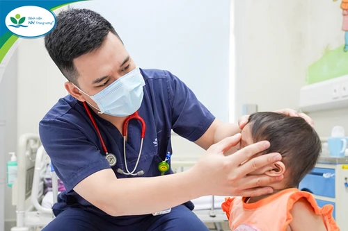 Đang chơi đá bóng, bé 11 tuổi ở Hà Nội sốc phản vệ nguy kịch vì bị ong đốt