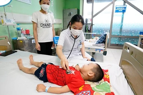 Hai anh em ruột mới 3 tuổi và 1 tuổi rưỡi bị ngộ độc, suy thận cấp vì uống vitamin D dài ngày