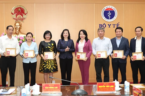 31 cá nhân được Bộ Y tế trao Kỷ niệm chương Vì sức khỏe nhân dân
