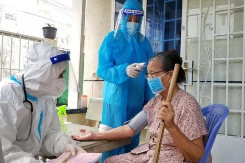 Người cao tuổi “bất an”, dễ bị tổn thương trong đại dịch COVID-19