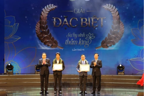 Chủ tịch nước: Mỗi người thầy thuốc cần giữ lửa với nghề, đưa y tế vươn tầm