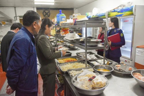 Hà Nội xử phạt trên 3.200 cơ sở vi phạm an toàn thực phẩm trong năm 2024