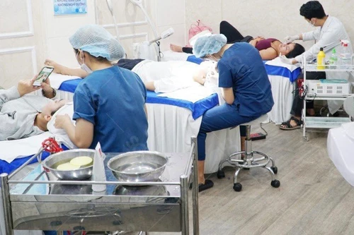 Hà Nội: Tước giấy phép hoạt động một phòng khám da liễu, xử phạt 13 cơ sở y dược