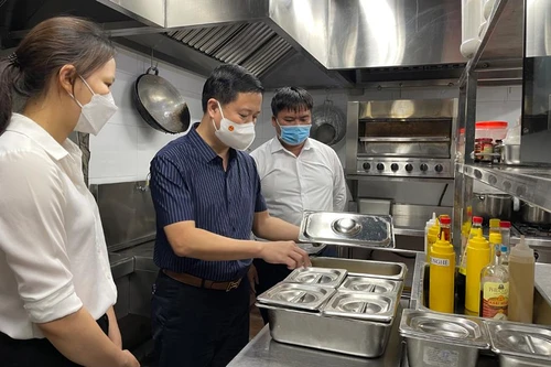 Hà Nội: Phát hiện vi phạm về an toàn thực phẩm tại nhà hàng hải sản 