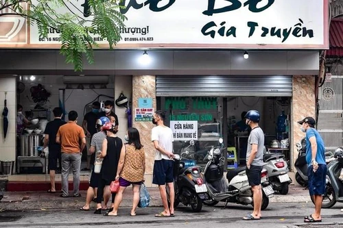 Người bán hàng ăn uống phải đeo khẩu trang, giữ khoảng cách với khách… nếu không sẽ bị đình chỉ