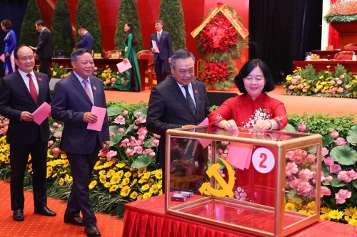 Công bố kết quả bầu 75 đồng chí trúng cử Ban Chấp hành Đảng bộ thành phố Hà Nội khóa XVIII