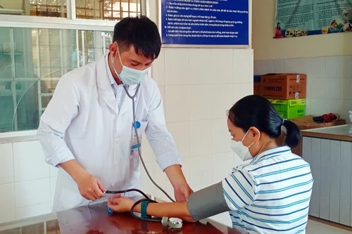 Bộ Y tế đề nghị các địa phương luân chuyển, điều động bác sĩ về trạm y tế xã 