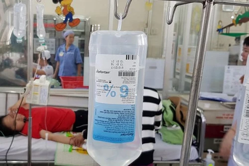 Lo thiếu thuốc, dịch truyền điều trị sốc sốt xuất huyết khi số mắc đang tăng mạnh