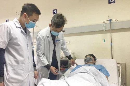 Thiếu niên 16 tuổi vỡ tinh hoàn do tranh chấp khi chơi bóng chuyền