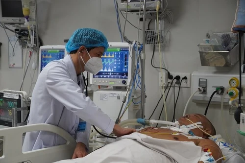 Chủ quan với vết xước nhẹ ở chân, người đàn ông nhập viện vì uốn ván