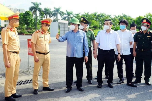 Bí thư Thành ủy Hà Nội: Cầu thị tiếp thu các góp ý, điều chỉnh ngay việc cấp giấy đi đường