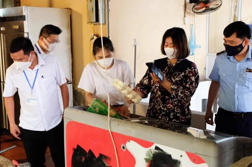 Hà Nội: Hàng trăm cơ sở vi phạm an toàn thực phẩm bị xử phạt hành chính