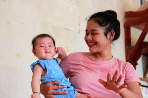 Vô sinh, hiếm muộn gia tăng: Nhiều cặp vợ chồng may mắn tìm được niềm vui nhờ sự hỗ trợ