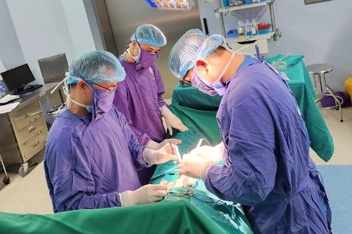 Người đàn ông 39 tuổi dùng dao cạo râu tự cắt lìa 'của quý' do sử dụng chất kích thích