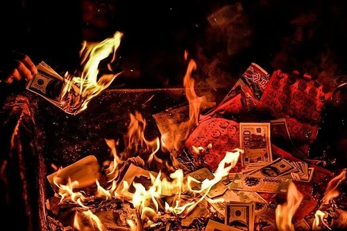 Thủ tướng yêu cầu không tổ chức lễ hội tràn lan, xử nghiêm việc lợi dụng tâm linh để trục lợi