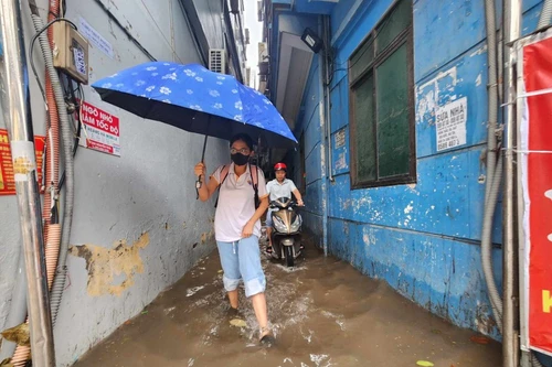 Bệnh nhân đến khám da liễu tăng 30% sau ngập lụt, bác sĩ khuyến cáo gì?
