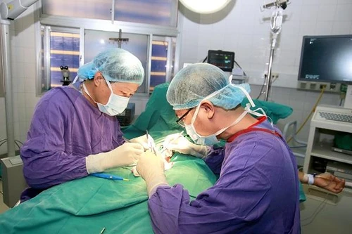 Đau nhưng giấu bố mẹ, bé trai 12 tuổi phải cắt toàn bộ tinh hoàn trái do đi khám quá muộn