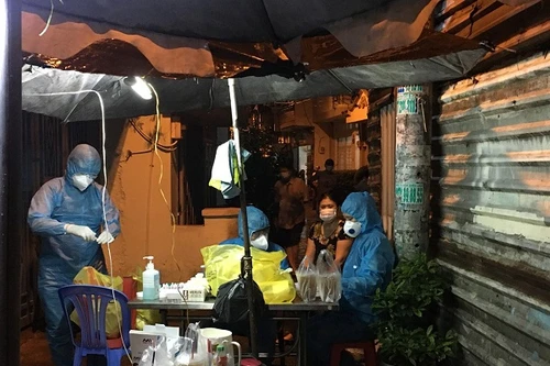 Mới: BN1347 ở TP.HCM là giáo viên tiếng Anh, di chuyển nhiều nơi, gần 150 người là F1