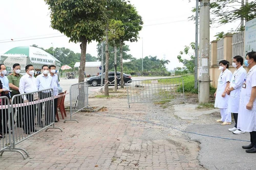 Bí thư Thành ủy Hà Nội kiểm tra tại Bệnh viện Nhiệt đới: Đề nghị bệnh viện bình tĩnh, tỉnh táo