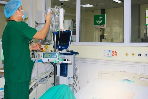 Nữ bệnh nhân 32 tuổi ở Hà Nội nguy kịch, men gan tăng 200-400 lần do sốt xuất huyết