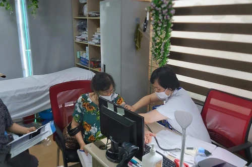 Bảo vệ sức khỏe cho người cao tuổi trong thời tiết nắng nóng