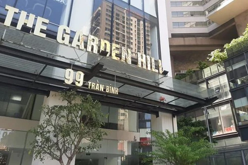 Con gái 10 tháng tuổi của nữ bệnh nhân ở chung cư Garden Hill và một người giúp việc mắc Covid-19