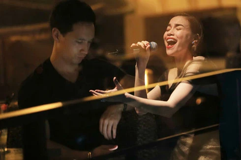 Kim Lý âm thầm xem Hồ Ngọc Hà biểu diễn ở Hà Nội