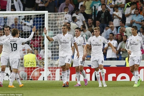 Real đại thắng "5 sao", Liverpool khởi đầu vất vả