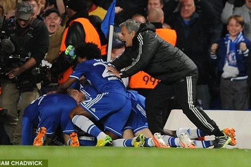 Ngược dòng thần kỳ, Chelsea vào bán kết