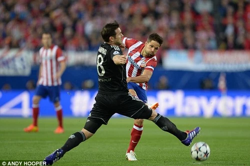 Cầm hòa A.Madrid, Chelsea phải trả giá đắt