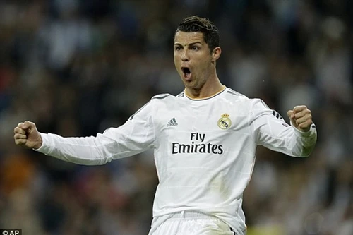 Ronaldo lại lập cú đúp vào lưới Schalke 04