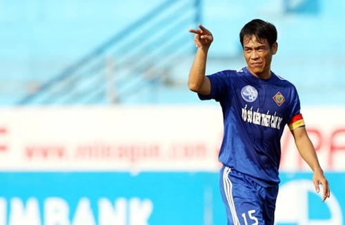 Trung vệ Huy Hoàng le lói trong những ngày cuối sự nghiệp