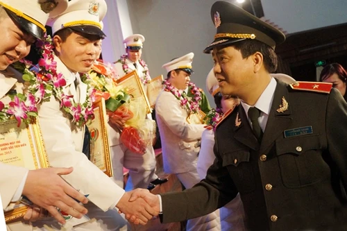 Tuyên dương 10 gương mặt trẻ Công an Thủ đô xuất sắc tiêu biểu năm 2013