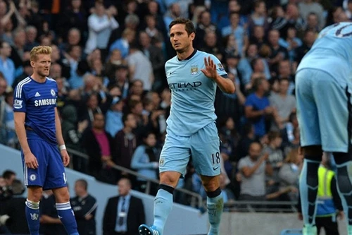 SỐC: Nhìn Lampard ghi bàn vào lưới Chelsea, một fan cuồng đột tử