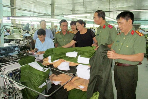Trước ngày 25-10, sẽ hoàn thành việc cấp phát quân phục Thu đông mới