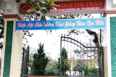 Bị mời cha mẹ lên làm việc, học sinh lớp 8 dùng dao chém thầy giáo