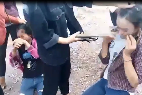 Nghệ An: Nhóm học sinh THCS đánh hội đồng bạn học dã man