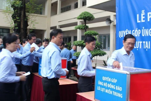 Thủ tướng phát động quyên góp ủng hộ đồng bào miền Trung