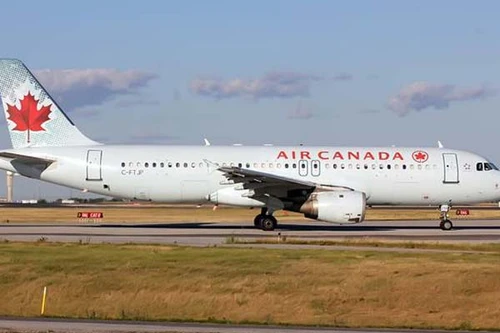 Máy bay của Canada Airline gặp nạn, 22 người bị thương
